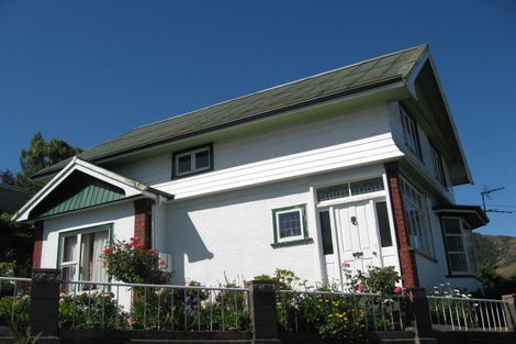 Photo of property in 2 Selwyn Road, Lyttelton, 8082