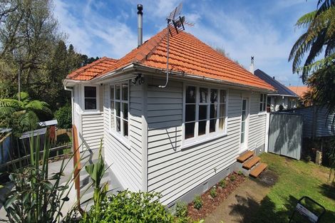 Photo of property in 13 Glenpark Avenue, Frankleigh Park, New Plymouth, 4310