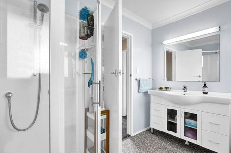 Photo of property in 15 Leon Place, Waitara, 4320