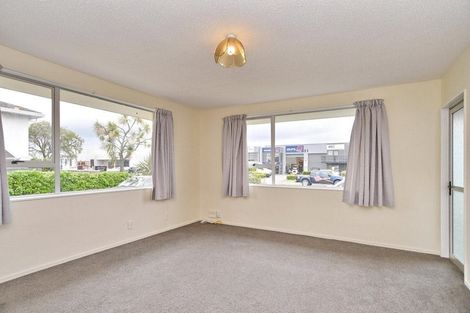Photo of property in 32 Epsom Road, Sockburn, Christchurch, 8042