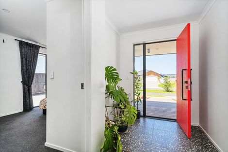 Photo of property in 10 Onerere Drive, Whitianga, 3510