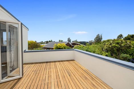 Photo of property in 3 Waiwera Place, Merrilands, New Plymouth, 4312