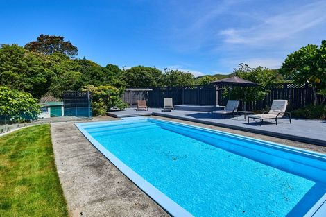 Photo of property in 7 Tui Terrace, Tawa, Wellington, 5028