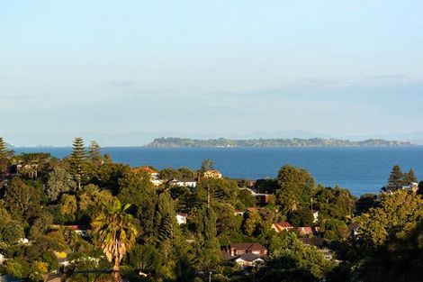 Photo of property in 18 Greenleaf Way, Northcross, Auckland, 0630