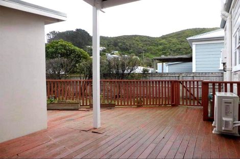 Photo of property in 9 Medway Street, Island Bay, Wellington, 6023