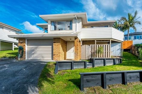 Photo of property in 13 Ballini Rise, West Harbour, Auckland, 0618