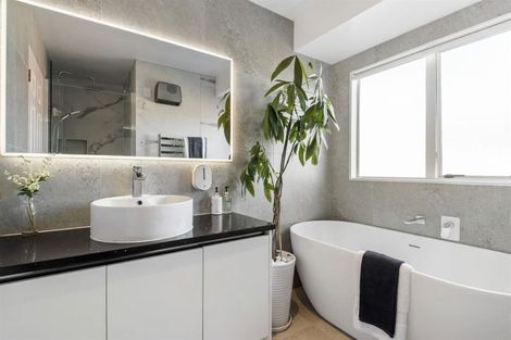 Photo of property in 1/11 Pine Ridge Terrace, Hauraki, Auckland, 0622