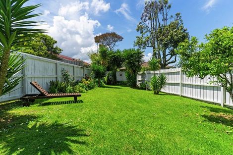 Photo of property in 92 Astley Avenue, New Lynn, Auckland, 0600