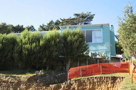 Photo of property in 7 Wakely Road, Newlands, Wellington, 6037