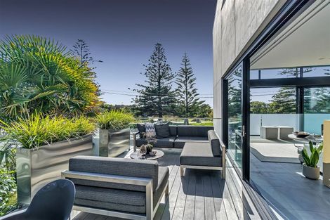 Photo of property in 2 Marriner Street, Sumner, Christchurch, 8081