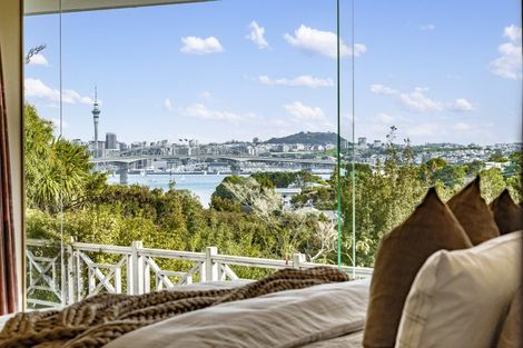 Photo of property in 30 Fairfax Avenue, Northcote, Auckland, 0627