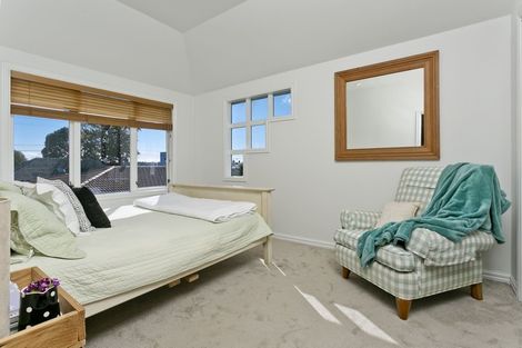 Photo of property in 2/76 Norwood Road, Bayswater, Auckland, 0622