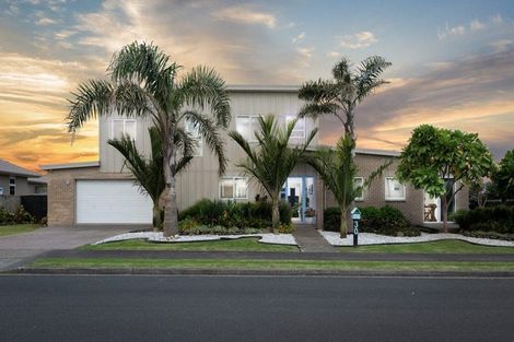 Photo of property in 30 Surfers Avenue, Waihi Beach, 3611