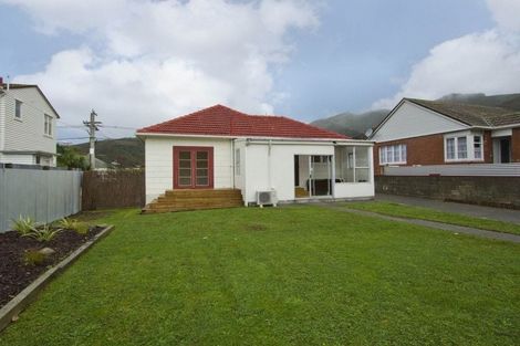 Photo of property in 86 Seddon Street, Naenae, Lower Hutt, 5011