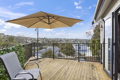 Photo of property in 2/4 Idyll Place, Northcross, Auckland, 0632