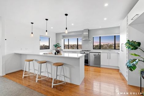 Photo of property in 2/26 Unsworth Drive, Unsworth Heights, Auckland, 0632