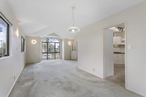 Photo of property in 4 San Ambrosio Rise, Henderson, Auckland, 0612