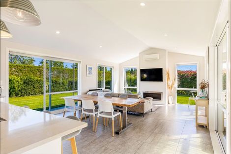 Photo of property in 773 Waitakere Road, Kumeu, 0891