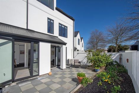 Photo of property in 2 Oakford Close, Riccarton, Christchurch, 8011