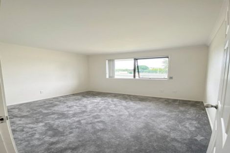 Photo of property in 12 Chadlington Avenue, Henderson, Auckland, 0612