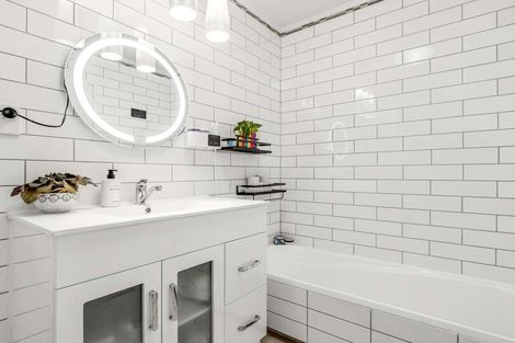 Photo of property in 52 Riverton Drive, Randwick Park, Auckland, 2105