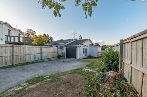 Photo of property in 2/6 Eulogy Place, Randwick Park, Auckland, 2105