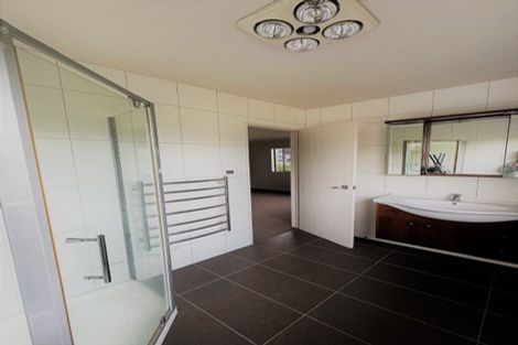 Photo of property in 21 Springvale Drive, Fairview Heights, Auckland, 0632