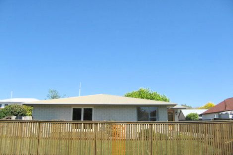 Photo of property in 4 Monteath Place, Redwood, Christchurch, 8051