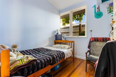 Photo of property in 22 Arapito Road, Titirangi, Auckland, 0604