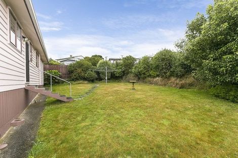 Photo of property in 4 Bloomsbury Grove, Newlands, Wellington, 6037