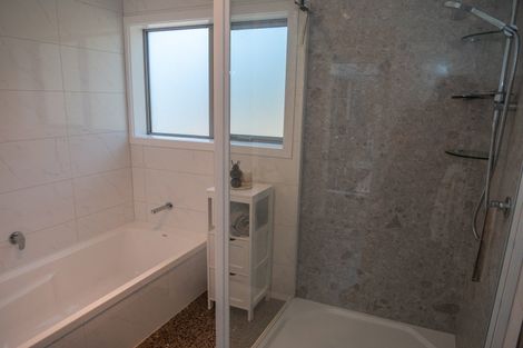 Photo of property in 116 Stratford Drive, Cable Bay, 0420