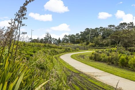 Photo of property in 1 Whawhaki Lane, Kumeu, 0810