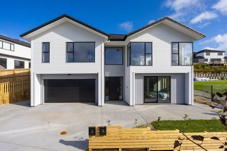 Photo of property in 128 Skulander Crescent, Orewa, 0931