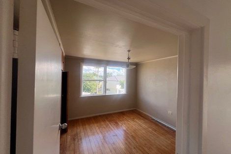 Photo of property in 1/666 East Coast Road, Pinehill, Auckland, 0630