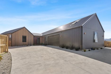 Photo of property in 21 Packer Road, Wanaka, 9382