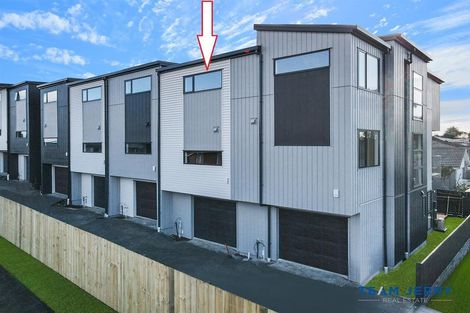 Photo of property in 2/26 Buscomb Avenue, Henderson, Auckland, 0610