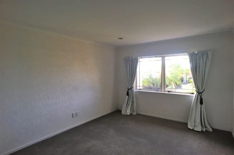 Photo of property in 9 Lorikeet Place, Unsworth Heights, Auckland, 0632