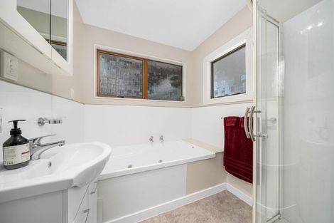 Photo of property in 15a Kereru Bend, Tawa, Wellington, 5028