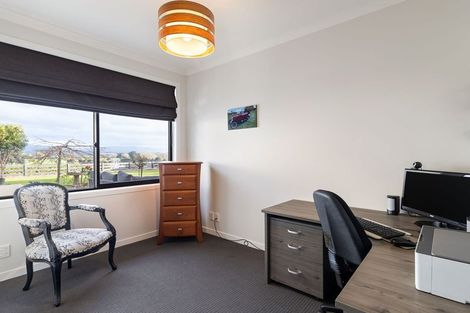 Photo of property in 58 Rodeo Drive, Kelvin Grove, Palmerston North, 4414