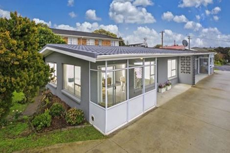 Photo of property in 2/6 Anne Road, Hillcrest, Auckland, 0627