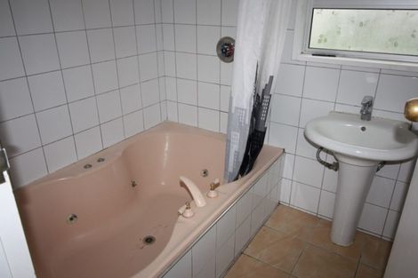 Photo of property in 27 Dunk Place, Milson, Palmerston North, 4414