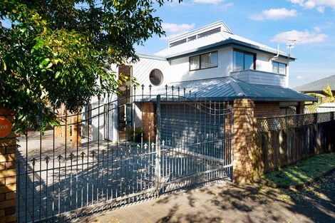 Photo of property in 1/6 Glucina Avenue, West Harbour, Auckland, 0618