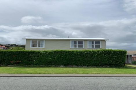 Photo of property in 2 Cluny Road, Plimmerton, Porirua, 5026