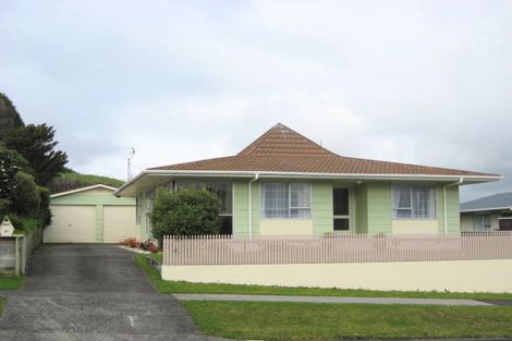 Photo of property in 21 Tiverton Crescent, Whalers Gate, New Plymouth, 4310