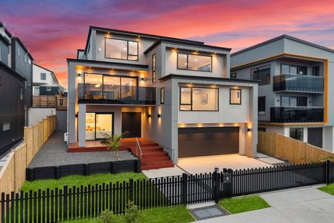 Photo of property in 8 Mill Hill Close, Flat Bush, 2019