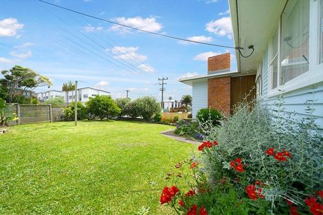 Photo of property in 7 Kelwyn Road, Kelston, Auckland, 0602