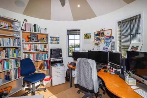 Photo of property in 16 La Lena Grove, Fitzherbert, Palmerston North, 4410