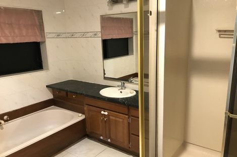 Photo of property in 7 Kallaroo Place, Botany Downs, Auckland, 2010