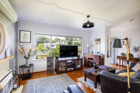 Photo of property in 30 Awanui Street, Merrilands, New Plymouth, 4312