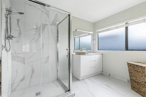 Photo of property in 5 Hobie Court, West Harbour, Auckland, 0618